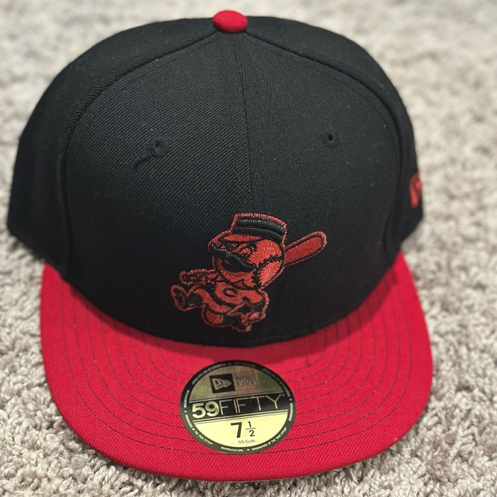 New Era!! Cincinnati Reds Hat with classic Mr. Redlegs logo. In great condition!